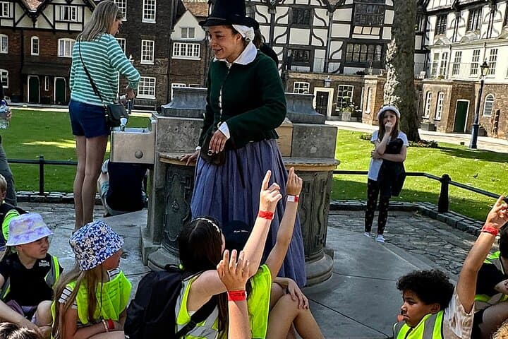 Kid Friendly Tower of London Tour with Expert Local Guide