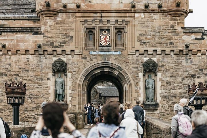 Edinburgh Castle 120-Minute In-Depth Experience with Expert Guide