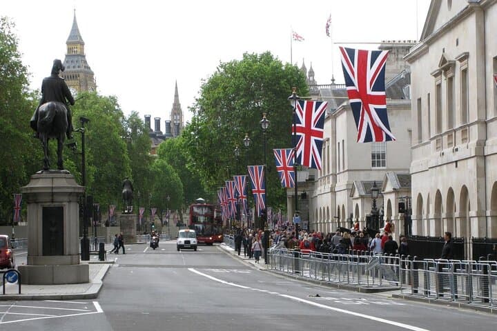 London with Brazilian Guide Buckingham Palace and Big Ben