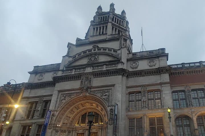 Stories in Art London Victoria and Albert Museum Private tour