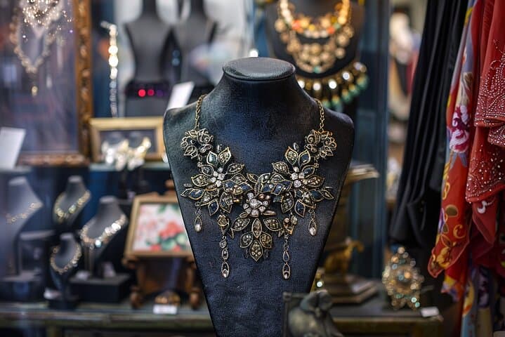 3-Hour Manchester Shopping Tour with a Stylist