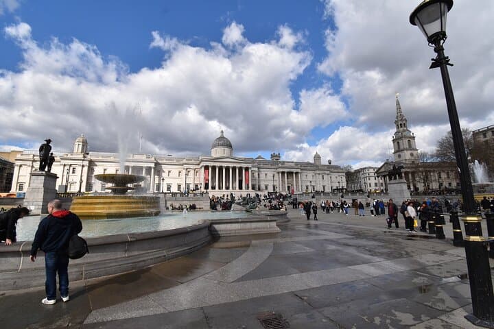 Stop and Snap photos of some of London's most famous landmarks.