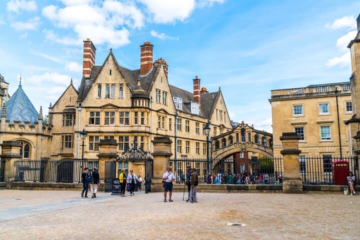 Explore Oxford in 60 minutes with a Local - Private Tour