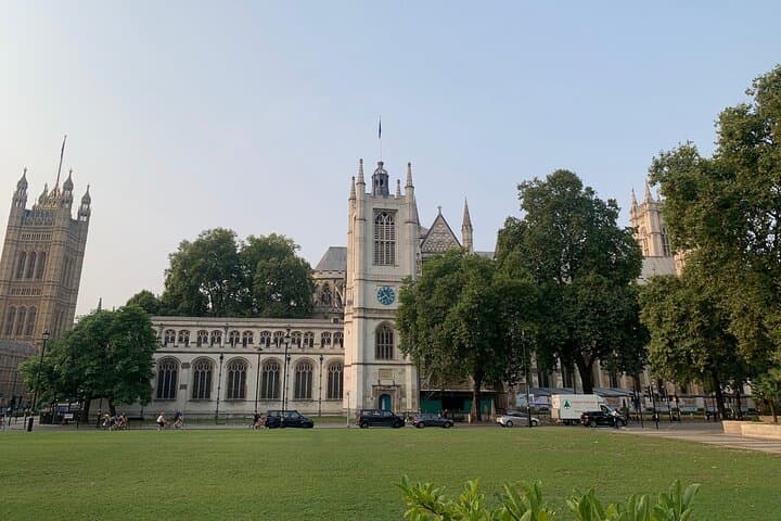 London Westminster Self-Guided Walking Tour and Scavenger Hunt