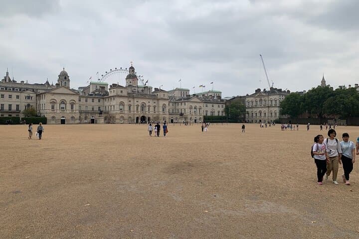 London Westminster Self-Guided Walking Tour and Scavenger Hunt