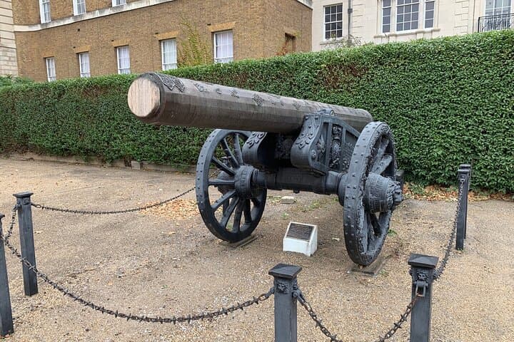 London Westminster Self-Guided Walking Tour and Scavenger Hunt