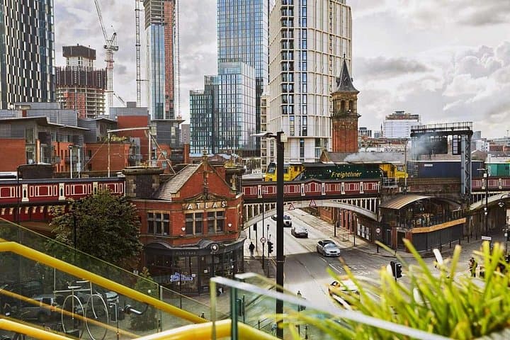 Manchester: MAN Airport Private Transfer to/from City Center