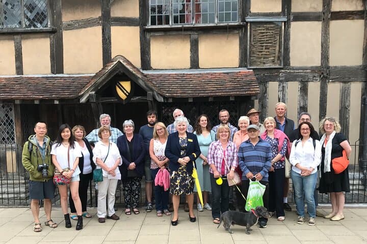 Stratford Town Walk outside Shakespeare's Birthplace