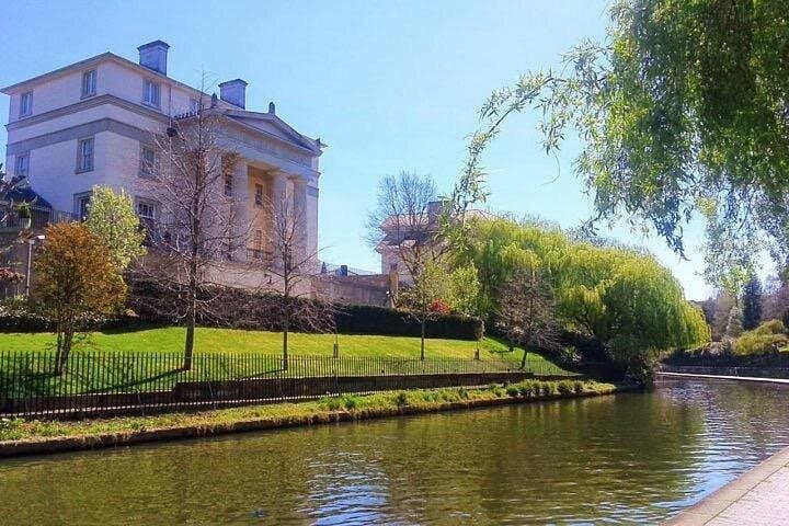 The houses near Regents Park are quite spectacular