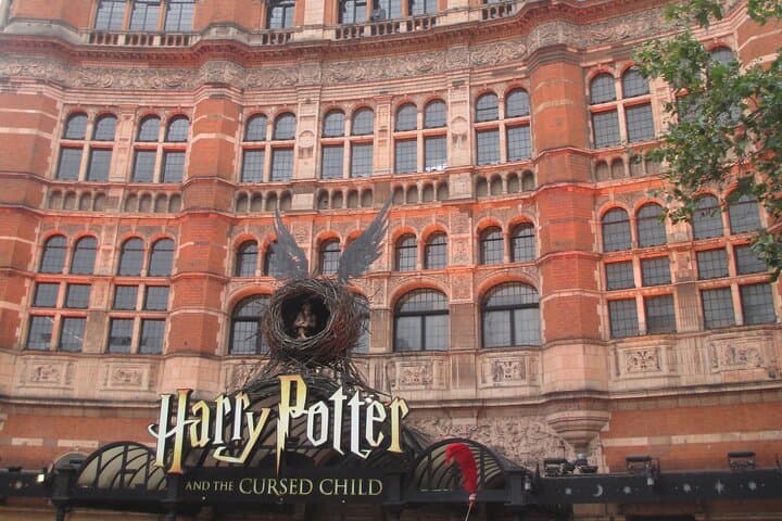 London Covent Garden Self-Guided Walking Tour and Scavenger Hunt