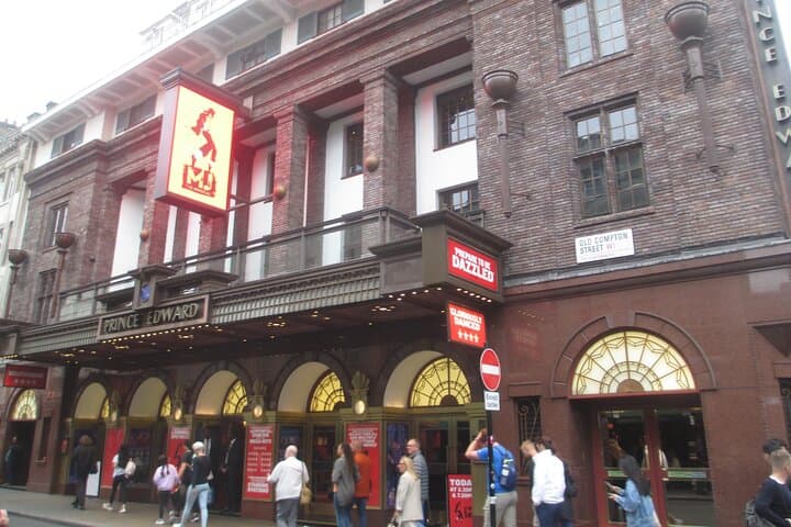London Covent Garden Self-Guided Walking Tour and Scavenger Hunt