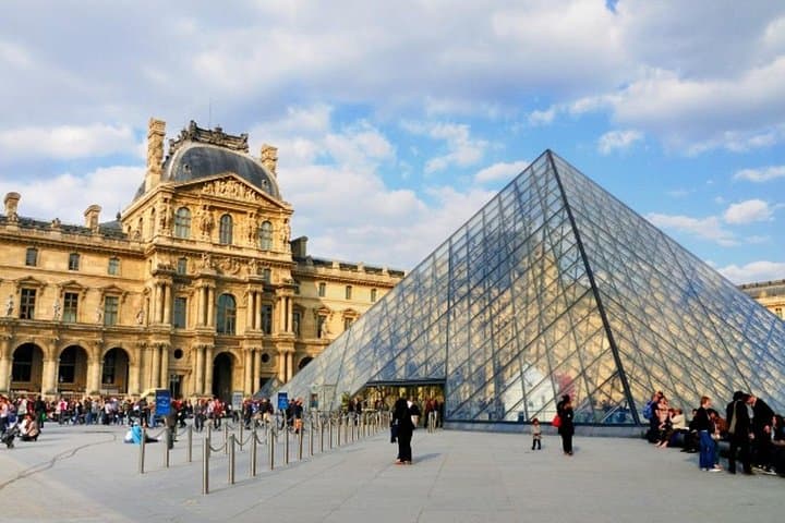 Escorted Paris Day Trip: Eiffel Tower, Notre Dame & Lunch Cruise