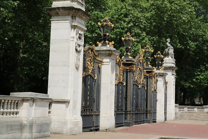 Canadian Heritage in London 4 Hour Private Tour in a Black Cab