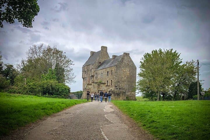 Midhope Castle (Lallybroch)