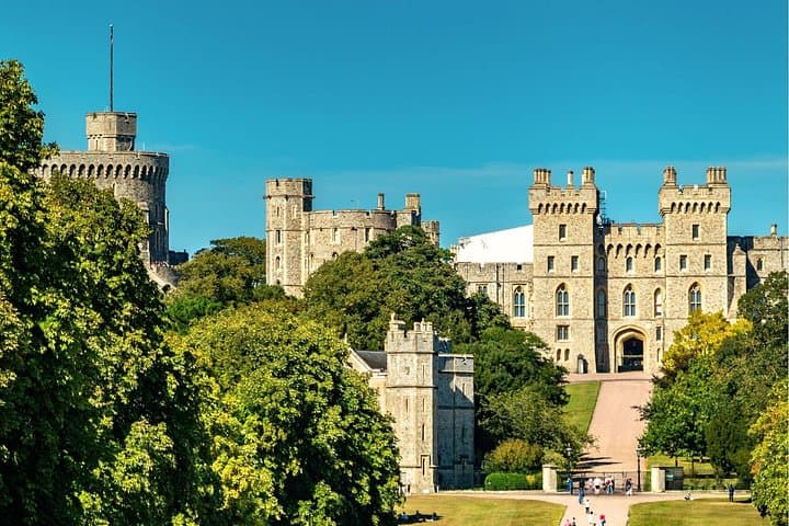 Windsor Castle, Stonehenge & Bath Day Trip by Bus from London