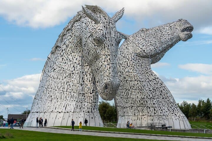 Edinburgh: Loch Lomond, The Highlands & Hairy Coo's (Small-Group)