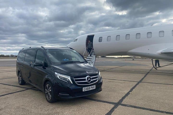 Private Transfer Edinburgh Between Train Station and City Centre