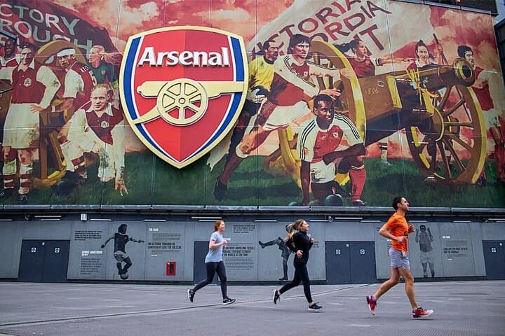 Run the London Landmarks with a local: 8K Group Running Tour
