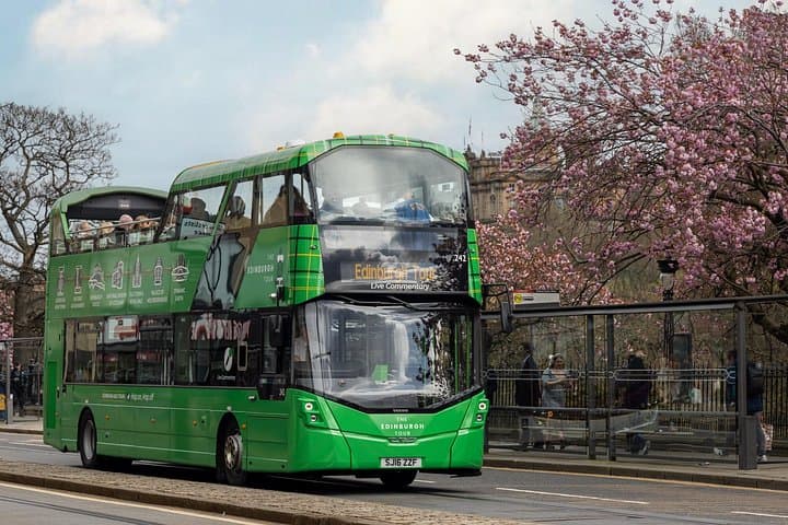 Edinburgh Hop-on Hop-off City Tour with Live Guide