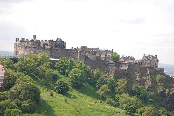 Edinburgh Hop-on Hop-off City Tour with Live Guide