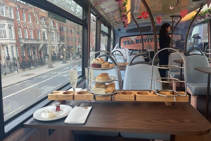London Afternoon Tea Bus with Panoramic Tour