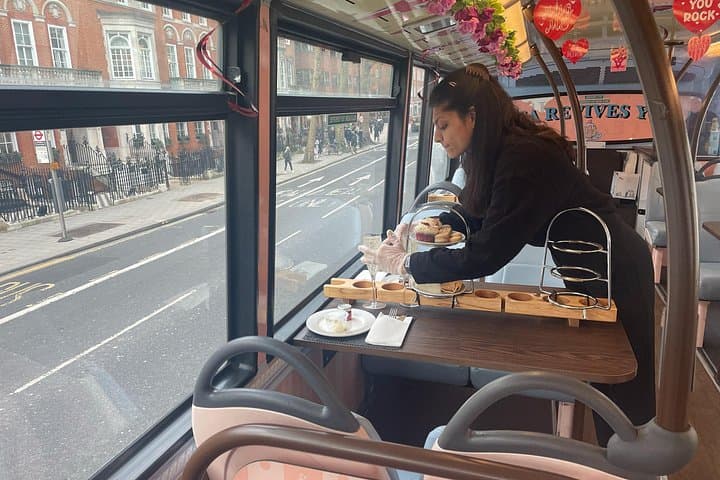 London Afternoon Tea Bus with Panoramic Tour