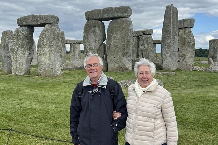 Windsor Castle and Stonehenge with Chauffeur and Guide