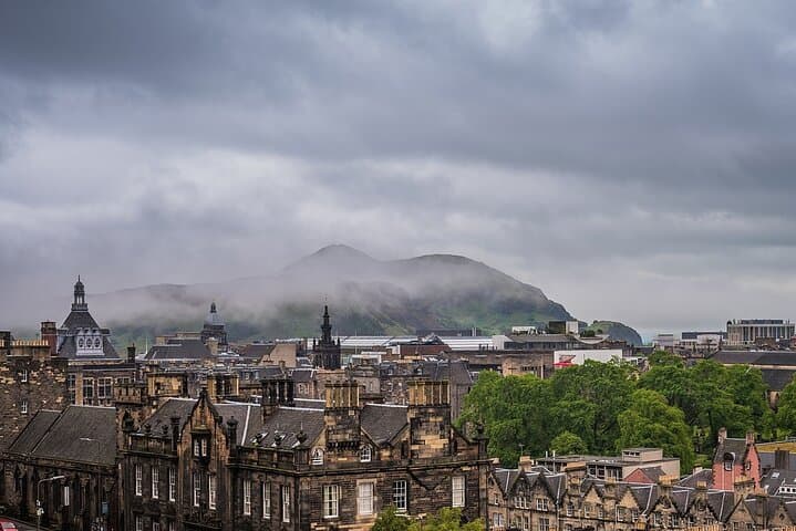 Private Edinburgh Tour with private driver and local guide