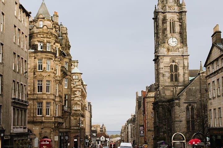 Private Edinburgh Tour with private driver and local guide