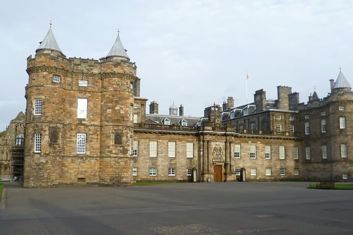 Private Edinburgh Tour with private driver and local guide