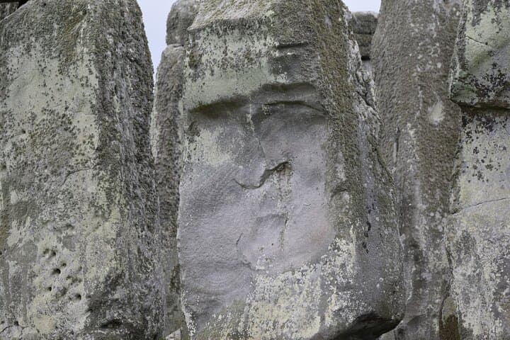 Some peopel say they can see a face in these stone.