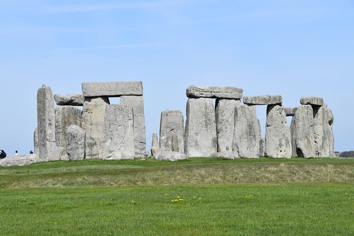 London: Private Taxi Tour to Stonehenge and Winchester Cathedral