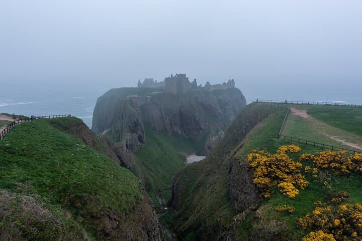 Edinburgh Private Luxury Car and Walking Tour