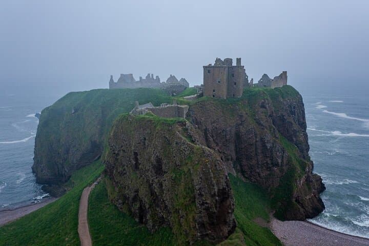 Edinburgh Private Luxury Car and Walking Tour