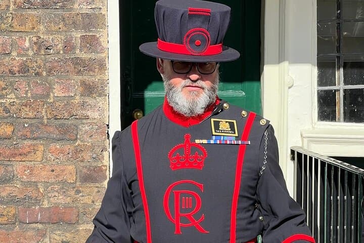 Buckingham Palace, Change the Guard & Crown Jewels Tour