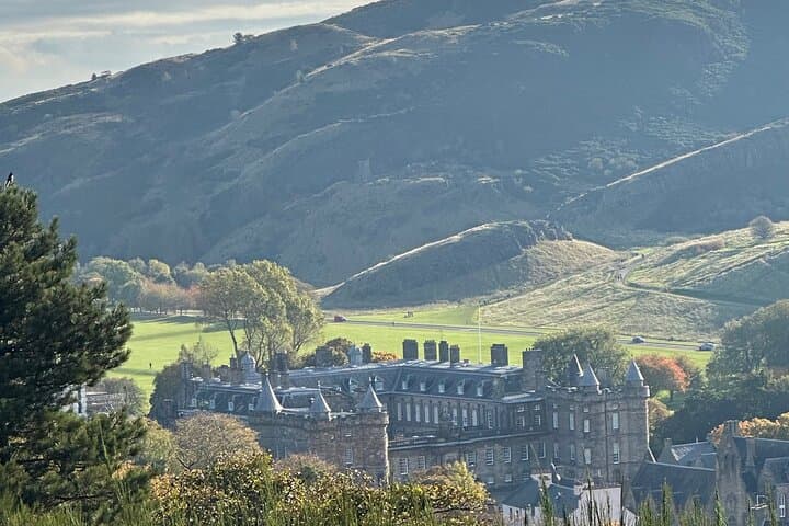 Edinburgh City 4-Hour Private Guided Taxi Tour Experience