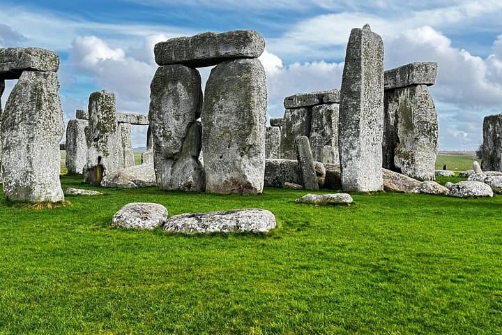 Round Trip: Windsor, Bath & Stonehenge - Royal History Beckons