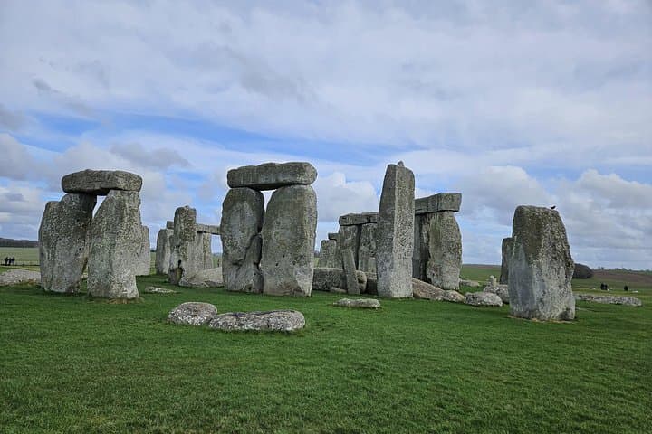 Round Trip: Windsor, Bath & Stonehenge - Royal History Beckons