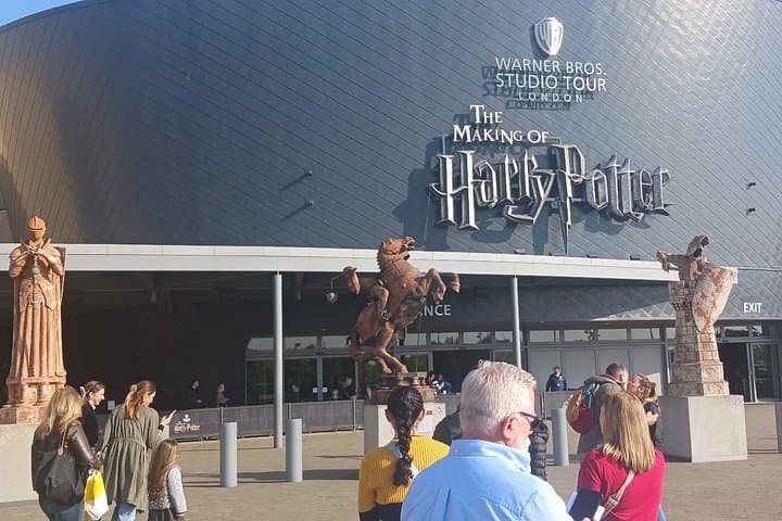 London to Harry Potter Studio Private Round-Trip Transfer