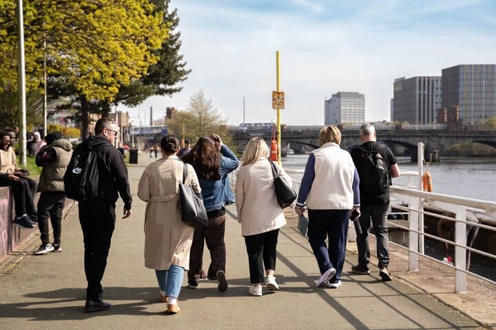 Explore Glasgow: Scottish Rogue Whisky Bar Walking Tour