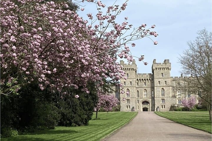 Full Day Windsor Tour, Stonehenge and Bath from London in a Group