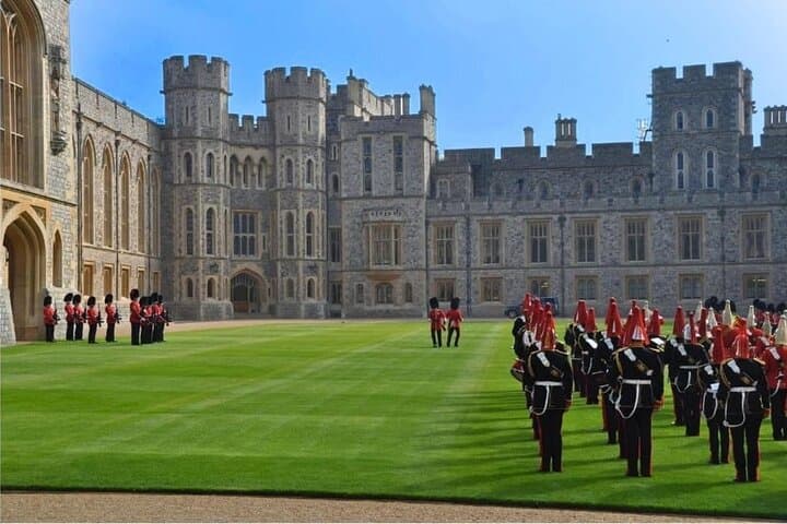 Full Day Windsor Tour, Stonehenge and Bath from London in a Group