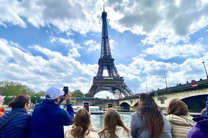 Guided Paris Day Trip from London by Train with Seine Cruise