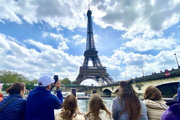 Full-Day Self-Guided Paris Tour from London by Eurostar with Seine River Cruise