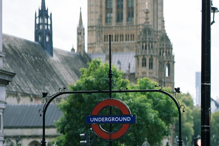 London Top 30+ Sights Tour with fun certified tour guide