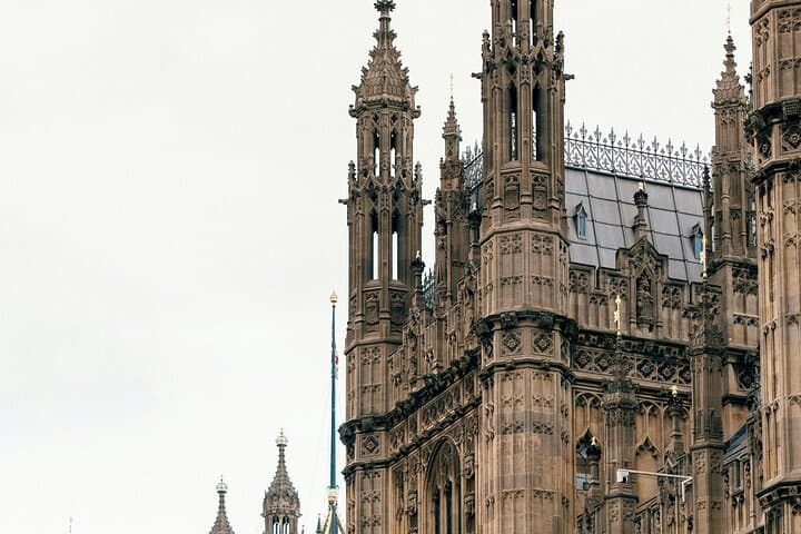 London Top 30+ Sights Tour with fun certified tour guide