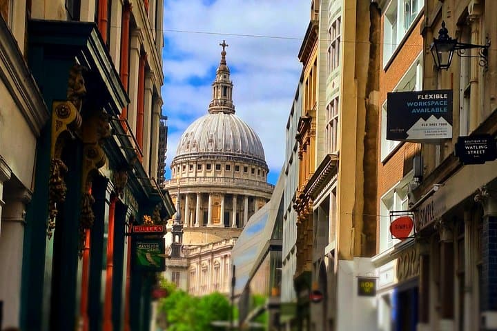 London Past & Present Backstreet Historical Tour
