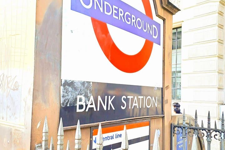London Past & Present Backstreet Historical Tour
