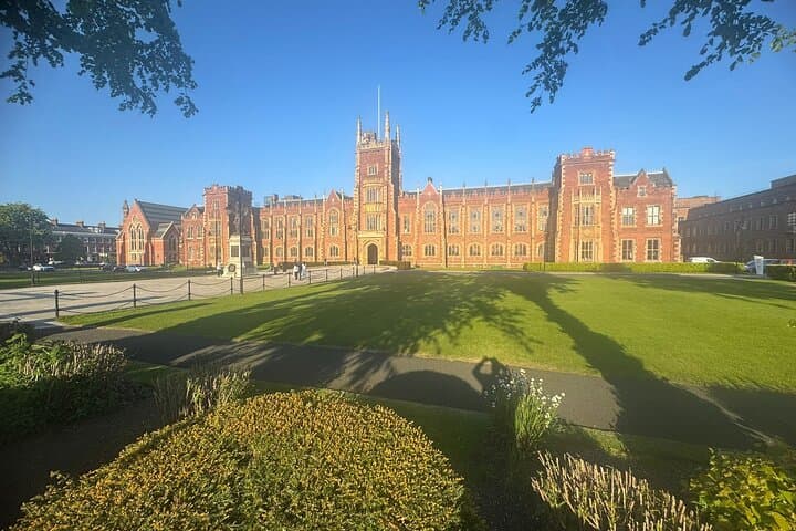 Belfast Peace Walls & Titanic Museum Tour – Private Experience