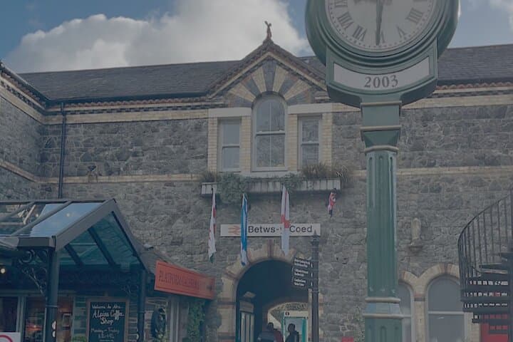 The Gateway to Snowdonia Village: A Self-Guided Walking Tour